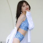 【写真 6枚】FariaClown・金子明日香、脱ぎかけパーカーのセクシーポーズで魅了！＜近代麻雀水着祭2022＞