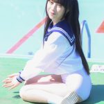 【写真 6枚】FariaClown・金子明日香、脱ぎかけパーカーのセクシーポーズで魅了！＜近代麻雀水着祭2022＞