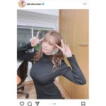 元RQ・阿久津真央、黒ニットであらわな美ボディラインにファンどぎまぎ