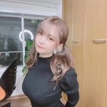 元RQ・阿久津真央、黒ニットであらわな美ボディラインにファンどぎまぎ