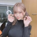 元RQ・阿久津真央、黒ニットであらわな美ボディラインにファンどぎまぎ