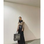 新木優子、惜しげもなくさらした肩出し私服ショットを公開！「アンニュイな雰囲気で素敵」「美しすぎて言葉がでない」