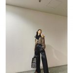 新木優子、惜しげもなくさらした肩出し私服ショットを公開！「アンニュイな雰囲気で素敵」「美しすぎて言葉がでない」