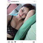 明日花キララ、サウナハット被った水着自撮りで美谷間チラ見せ