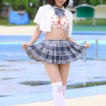 【写真特集 10枚】COLOR’z・風愛ことり、制服まくったイチゴ柄ビキニで照れ笑い＜近代麻雀水着祭2022＞