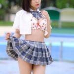 【写真特集 10枚】COLOR’z・風愛ことり、制服まくったイチゴ柄ビキニで照れ笑い＜近代麻雀水着祭2022＞