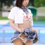 【写真特集 10枚】COLOR’z・風愛ことり、制服まくったイチゴ柄ビキニで照れ笑い＜近代麻雀水着祭2022＞