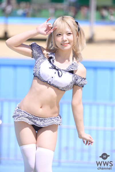 【写真特集 10枚】コスプレイヤー・千夢、太陽を反射する金髪ヘア＆透明肌で来場者を釘付け！＜近代麻雀水着祭2022＞