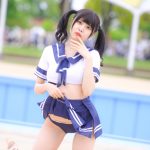 【写真特集 12枚】Teamくれれっ娘！・守道小粋、セーラー服からビキニチラリの誘惑ポーズで悩殺！＜近代麻雀水着祭2022＞