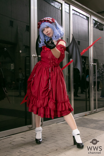 コスプレイヤー・葉為、「東方Project」レミリア・スカーレットのコスプレ披露＜ニコニコ超会議2022＞