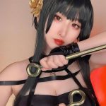 深月風香、『SPY×FAMILY』ヨル・フォージャーのコスプレを披露