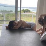 花咲ひより、色気たっぷりな無防備オフショットで悩殺！