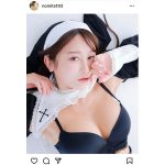 コスプレイヤー・いくみ、ふんわり美乳全開の「背徳のシスター」ショットに歓喜の声