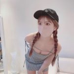 三上悠亜、ミニ丈ワンピースで美乳チラリ！「女王の貫禄」「何しても可愛い」などファン歓喜