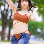 【写真特集 8枚】コスプレイヤー・紅羽りお、脱ぎかけデニムでフェチ感くすぐるビキニ姿で魅了！＜近代麻雀水着祭2022＞