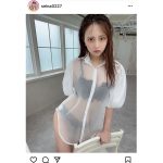 竹内星菜、スケスケ透明シャツから下着見せつけ！「透け具合が最高」「驚くほど美しい」