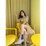 高橋凛、スカートから美脚のぞかせる大人ポートレート公開