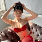 NMB48・上西怜、赤ビキニで美肌オフショットに歓喜の声！「情熱の赤」「世界一可愛い」