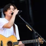 【ライブレポート】優里が新曲『うぉ』を初披露。土砂降りの中、フェスならではの熱いパフォーマンス！＜JAPAN JAM 2022＞