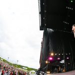 【ライブレポート】優里が新曲『うぉ』を初披露。土砂降りの中、フェスならではの熱いパフォーマンス！＜JAPAN JAM 2022＞