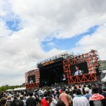 【ライブレポート】優里が新曲『うぉ』を初披露。土砂降りの中、フェスならではの熱いパフォーマンス！＜JAPAN JAM 2022＞