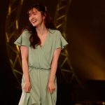 【動画】鈴木愛理がエメラルドグリーンの衣装で札幌コレクション2022 S/Sランウェイに登場！