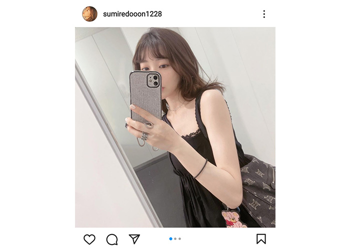 元サイサイのすぅ、ほっそり二の腕を見せノースリワンピ披露！