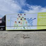 6月27日から都内にてVOYZ BOYのアドトラックの走行が開始！THE YELLOW by VOYZ BOY 「Drivin'」のMV公開