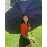 石川恋、大きな大きな日傘を差した笑顔のオフショットを公開