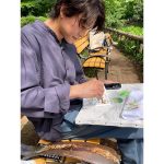 島崎遥香、夫･佐野岳が集中して描いてる姿を思わずパシャリ