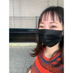 今泉佑唯、寝癖の外ハネ&オン眉ヘアの笑顔ショットを公開