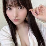 #ババババンビ・小鳥遊るい、濡れ透けTシャツで柔肌披露！