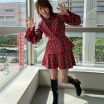 AKB48・岡部麟、絶対領域チラリなミニスカート衣装披露「顔面国宝」と絶賛の声！
