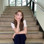 宮脇咲良、華奢すぎる細ウエスト披露「世界で1番かわいい」「ウエスト細すぎる」とファン歓喜！