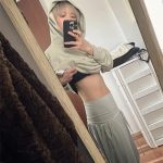 最上もが、部屋着をたくしあげ筋トレの成果を披露！鍛えられた美腹筋に「努力の賜物ですね」の声