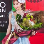 明日花キララ、「札幌コレクション」で豪華なシースルードレスを披露！