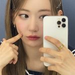 宮脇咲良、華奢すぎる細ウエスト披露「世界で1番かわいい」「ウエスト細すぎる」とファン歓喜！