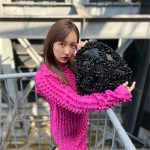 板野友美、ピンクミニドレスで美脚披露！「スタイル良すぎだし可愛い」「攻めてるね～」