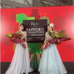 明日花キララ、「札幌コレクション」で豪華なシースルードレスを披露！