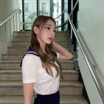 宮脇咲良、華奢すぎる細ウエスト披露「世界で1番かわいい」「ウエスト細すぎる」とファン歓喜！