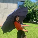 石川恋、大きな大きな日傘を差した笑顔のオフショットを公開