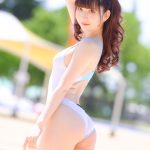 【写真特集 10枚】必殺エモモモモ7・みつき、背中から美尻にかけてのS字ラインで悩殺！＜近代麻雀水着祭2022＞