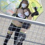 レースクイーン・相沢菜月、ハーフツインのヘアスタイルで肌見せコスチューム披露！