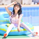 【写真特集 11枚】スリジエ・茜紬うた、ガーリーなメイド風ビキニで視線釘付け！＜近代麻雀水着祭2022＞