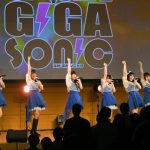 エラバレシ、トップバッターで「GIGA・GIGA SONIC」に登場！『Ambitious』を6人で歌唱