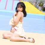【写真特集 16枚】天使もも、胸元リボンが可愛らしい水着姿を披露