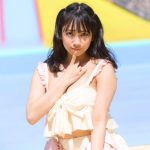 【写真特集 16枚】天使もも、胸元リボンが可愛らしい水着姿を披露
