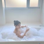 NMB48・隅野和奏、泡風呂で美谷間チラリのセクシーオフショット公開！