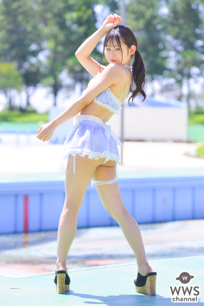 【写真特集 17枚】赤ちょこ・東條明日華、ガーリーなメイド風コスチュームで美尻披露！＜近代麻雀水着祭2022＞