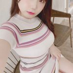 にゅ〜わ・本間のゆり、タイトワンピースから太ももチラ見せ！